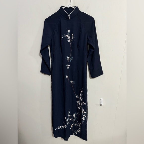 Asian very long top, split is from waist down - Picture 1 of 6
